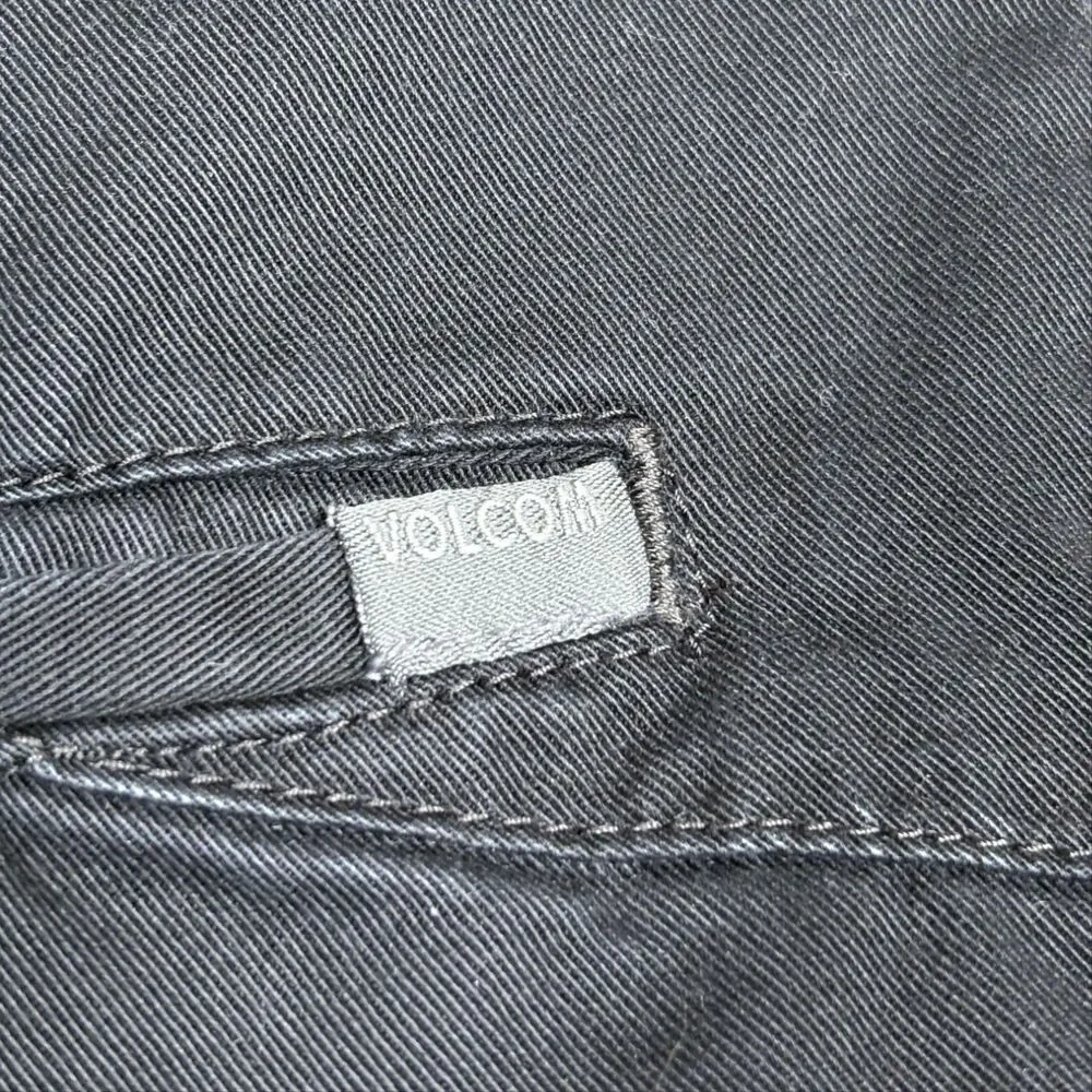 Volcom Shorts Mens 34 Black Chino Flat Front Casual Summer Vmonty Walking Logo